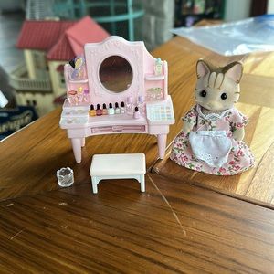 Calico Critters LIKE NEW vanity set